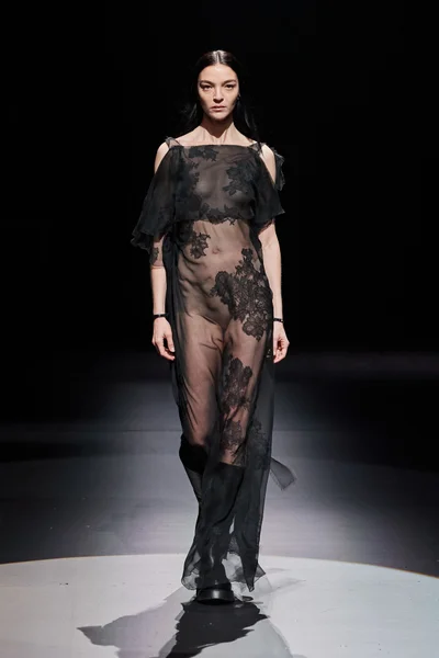 Look 18